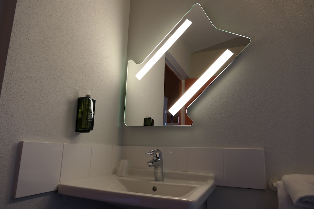 DOBLE - Habitación con 1 cama doble del hotel Ibis Budget Perigueux Boulazac. Foto 12