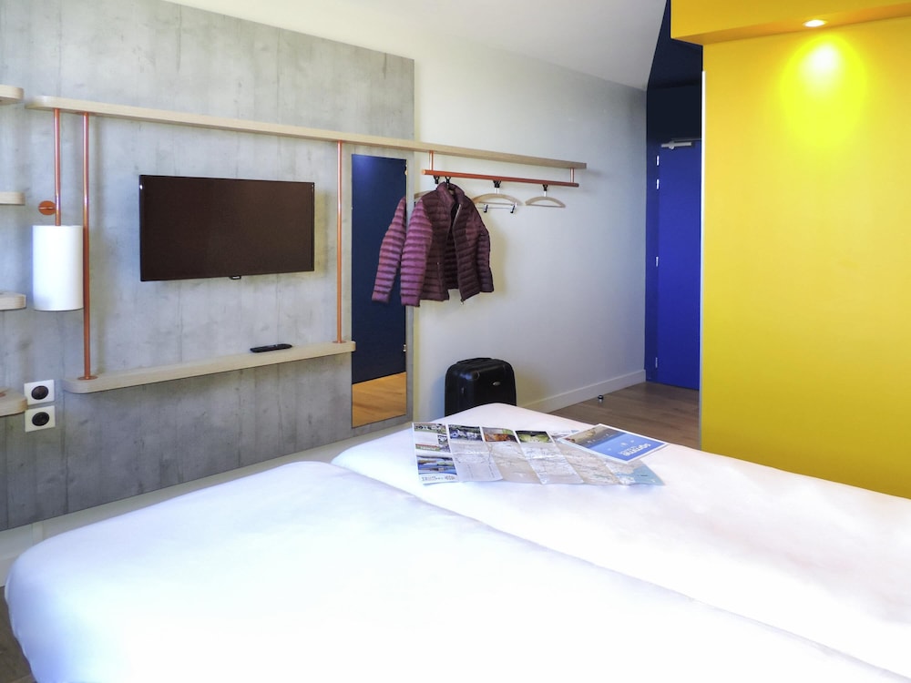 GEMELA - Habitación con 2 camas individuales del hotel Ibis Budget Perigueux Boulazac. Foto 3