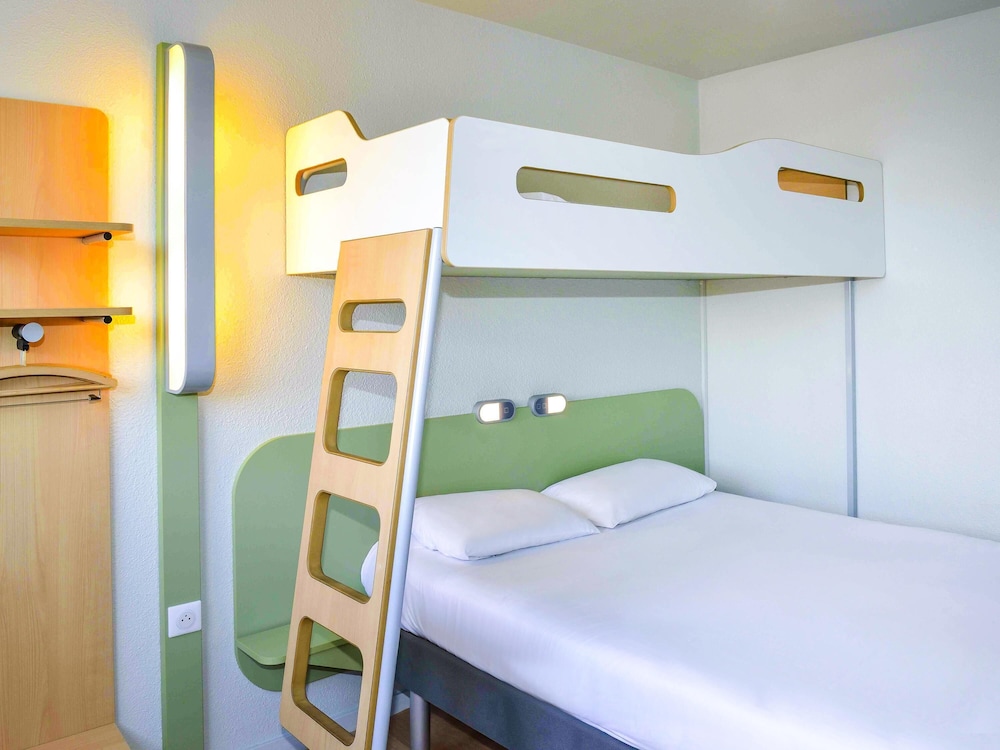 HABITACIÓN STANDARD con 1 cama doble y 1 litera del hotel Ibis Budget Bordeaux Le Lac