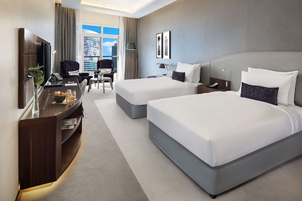 Habitación Estandar del hotel Radisson Blu Dubai Waterfront. Foto 1