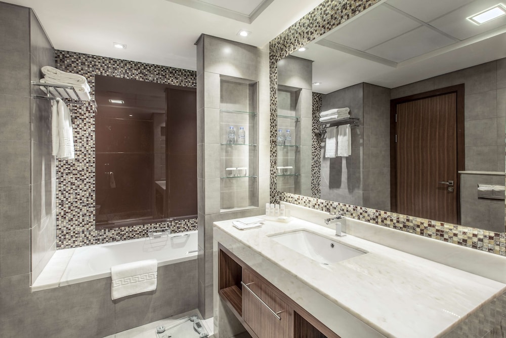 Habitación Estandar del hotel Radisson Blu Dubai Waterfront. Foto 9
