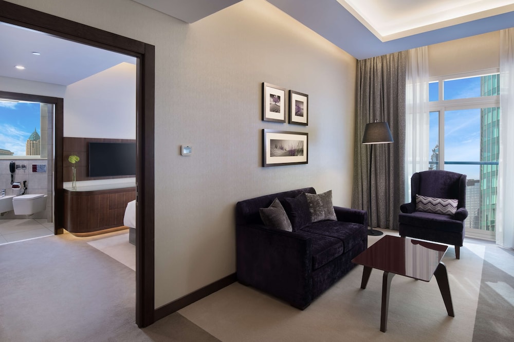 Suite junior (Lounge Access) del hotel Radisson Blu Dubai Waterfront