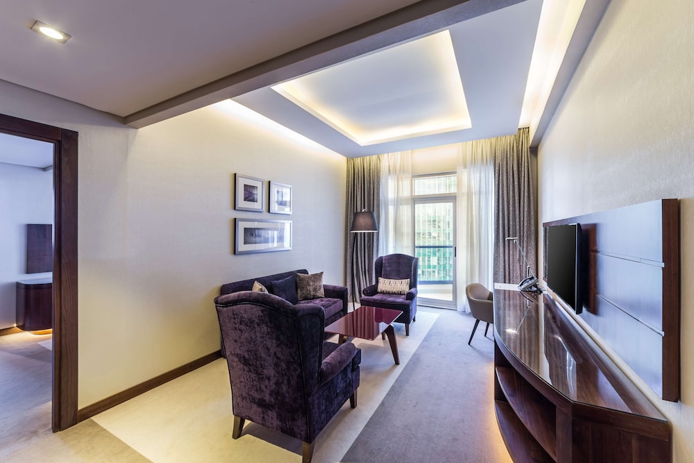 Suite junior (Lounge Access) del hotel Radisson Blu Dubai Waterfront. Foto 2
