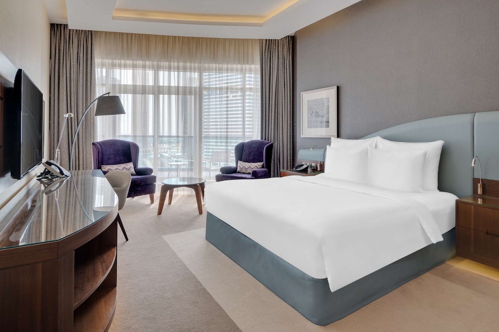 Habitación superior, balcón del hotel Radisson Blu Dubai Waterfront