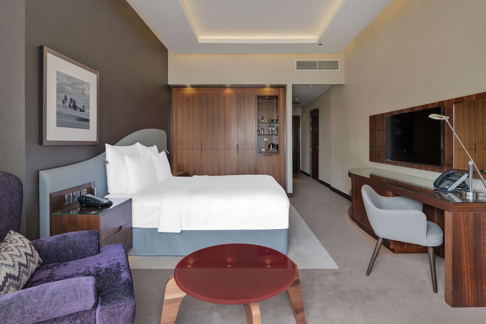 Habitación superior, balcón del hotel Radisson Blu Dubai Waterfront. Foto 1