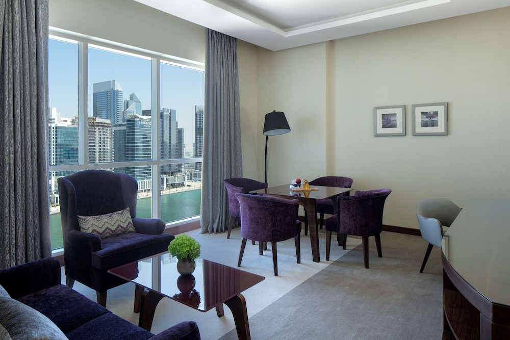 Suite (Downtown View - Lounge Access) del hotel Radisson Blu Dubai Waterfront. Foto 2