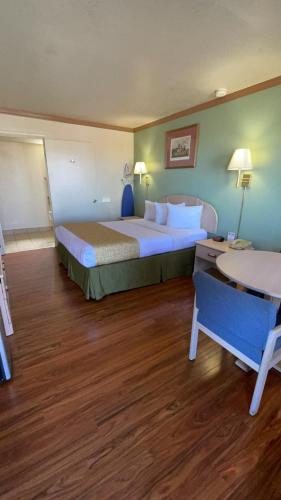 Habitación - 1 cama extragrande - No fumadores del hotel Travelodge by Wyndham Holbrook