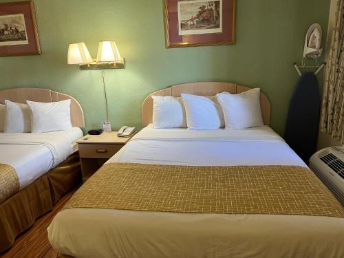 Habitación con 2 camas grandes - No fumadores del hotel Travelodge by Wyndham Holbrook. Foto 8