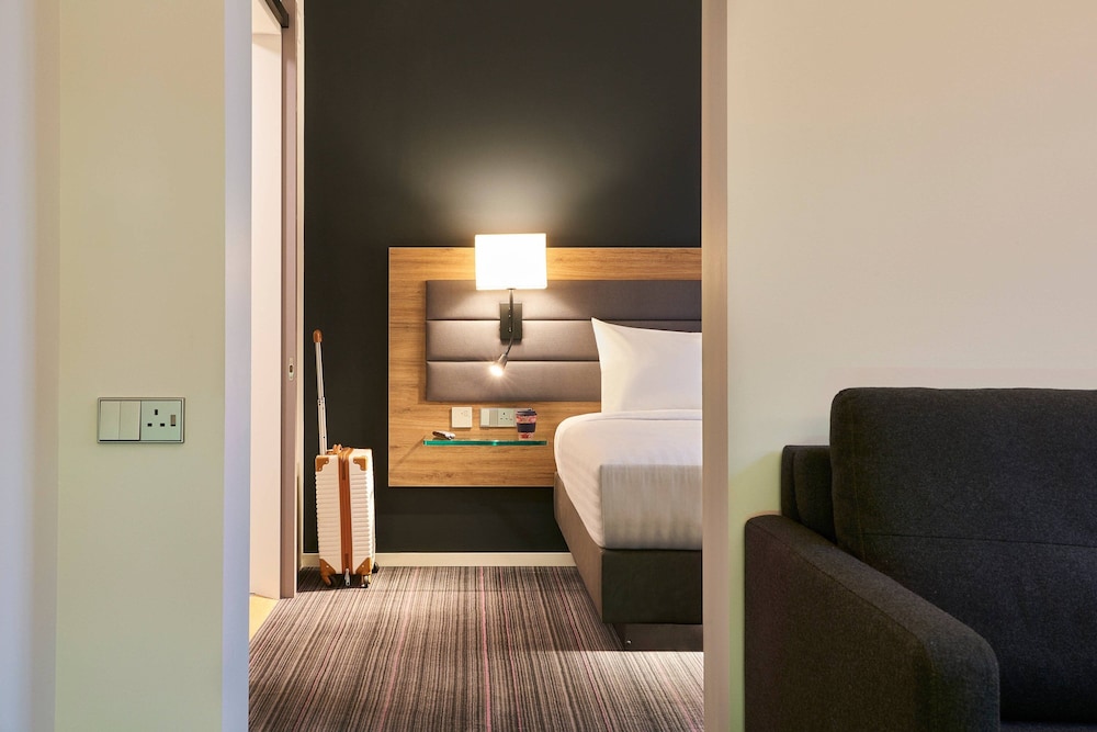 Habitación, 1 cama de matrimonio con sofá cama del hotel Moxy Berlin Ostbahnhof