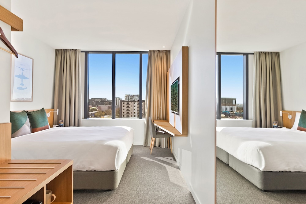 Estudio King Vista al Aeropuerto del hotel Mantra At Sydney Airport. Foto 1