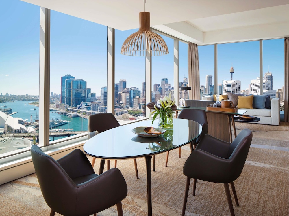 SUITE PRESTIGE, Beneficios Club Millésime, 1 Cama King Size, Sala de Estar, Vistas al Puerto Darling del hotel Sofitel Sydney Darling Harbour