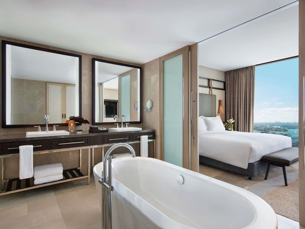 SUITE PRESTIGE, Beneficios Club Millésime, 1 Cama King Size, Sala de Estar, Vistas al Puerto Darling del hotel Sofitel Sydney Darling Harbour. Foto 3