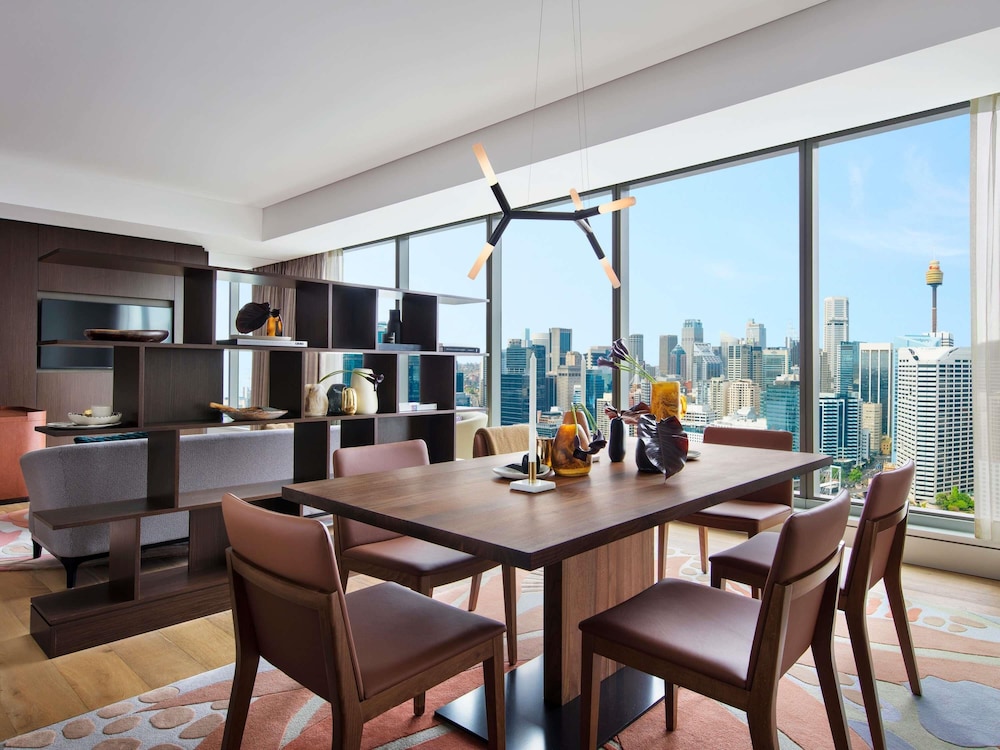 SUITE BELLERIVE, Beneficios Club Millésime, 1 Cama King Size, Sala de Estar y Comedor, Planta Superior del hotel Sofitel Sydney Darling Harbour