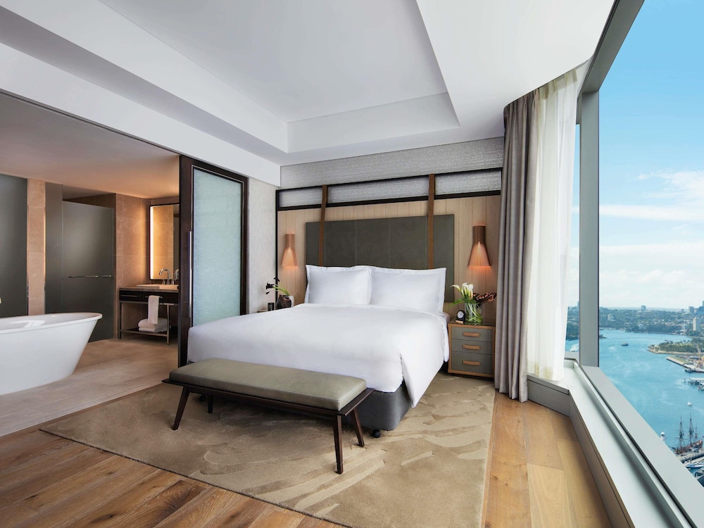 SUITE BELLERIVE, Beneficios Club Millésime, 1 Cama King Size, Sala de Estar y Comedor, Planta Superior del hotel Sofitel Sydney Darling Harbour. Foto 2