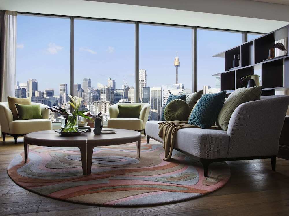 SUITE BELLERIVE, Beneficios Club Millésime, 1 Cama King Size, Sala de Estar y Comedor, Planta Superior del hotel Sofitel Sydney Darling Harbour. Foto 3