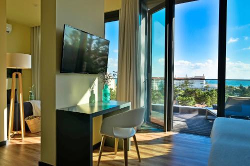 Suite Deluxe con vistas al mar del hotel The Prime Energize. Foto 1
