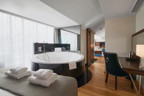 Suite Horizon con terraza del hotel Inx Design. Foto 4