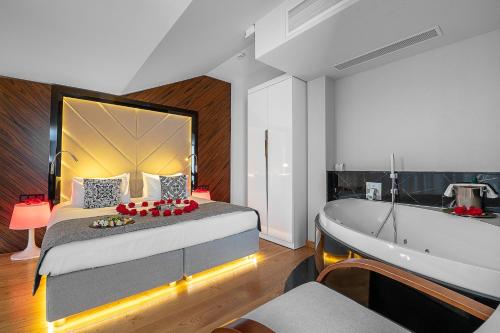 Suite Balcón o Terraza Vista ciudad Sofá Cama incluido Jacuzzi 2 Camas individuales del hotel Inx Design. Foto 1