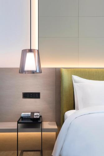 Luxury Room Club Millesime Modern Style (King bed) del hotel Sofitel Foshan. Foto 3