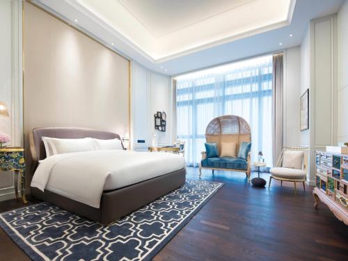 Luxury Room Club Millesime Post Modern Style (King bed) del hotel Sofitel Foshan. Foto 2