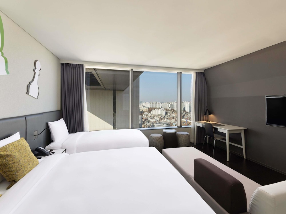Suite Junior con 1 cama doble y 1 cama individual del hotel ibis Styles Ambassador Seoul Yongsan - Seoul Dragon City. Foto 2