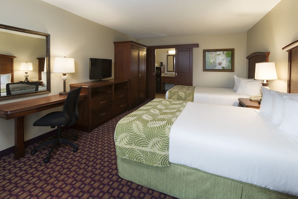 Habitación Deluxe doble, 2 camas dobles, no fumadores del hotel Rosen Inn At Pointe Orlando. Foto 5