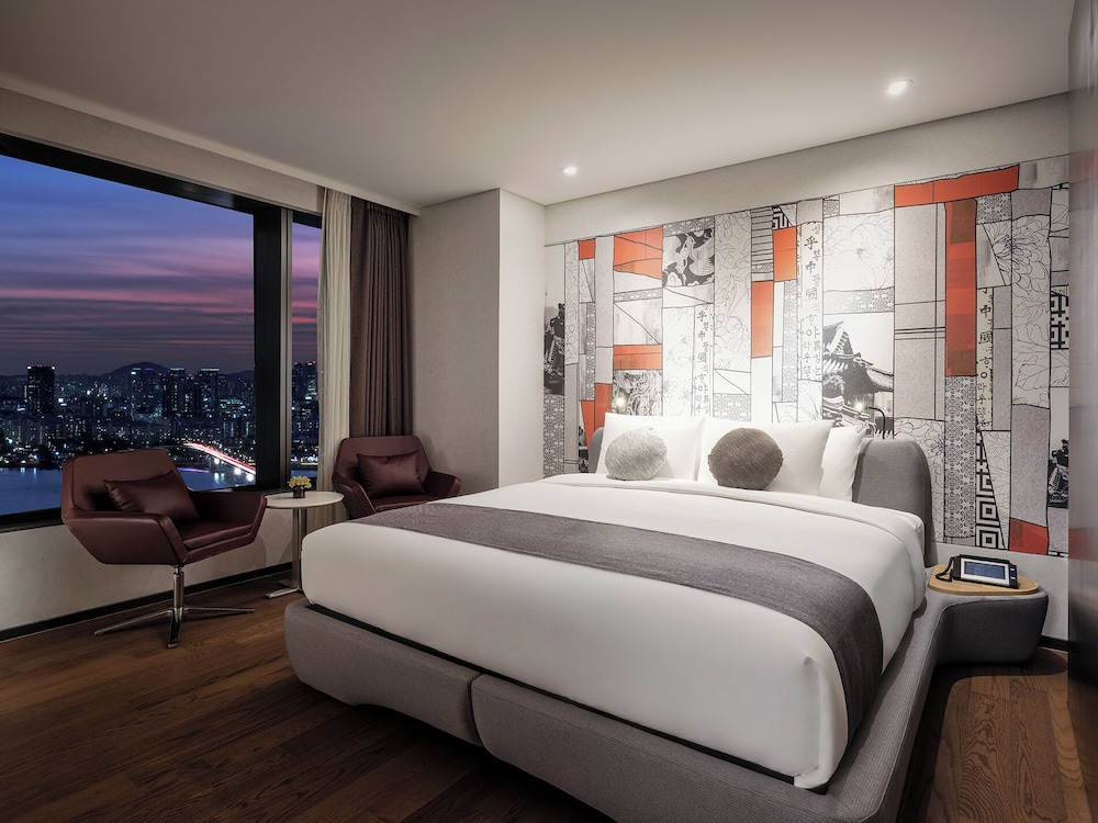 Suite Premier con 1 cama king del hotel Novotel Ambassador Seoul Yongsan - Seoul Dragon City. Foto 2