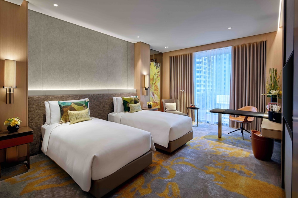 HABITACIÓN CLUB DE LUJO, Acceso Club Millésime, 2 Camas Individuales, Vista a la Piscina, Piso Alto del hotel Sofitel Singapore City Centre (sg Clean). Foto 3