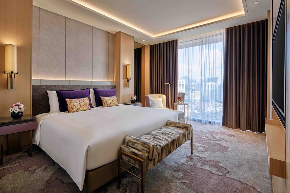 HABITACIÓN CLUB HERITAGE DE LUJO, Acceso Club Millésime, 1 Cama King, Vista Histórica, Piso Alto del hotel Sofitel Singapore City Centre (sg Clean). Foto 3