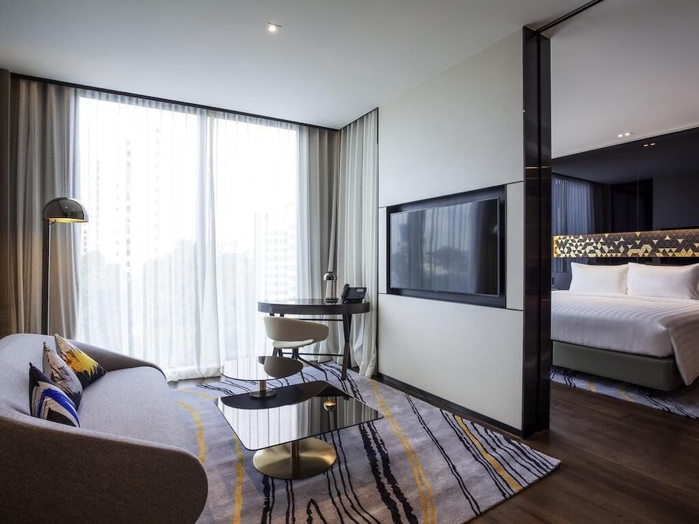 Suite Premier con 1 cama king size del hotel Novotel Singapore On Stevens. Foto 4