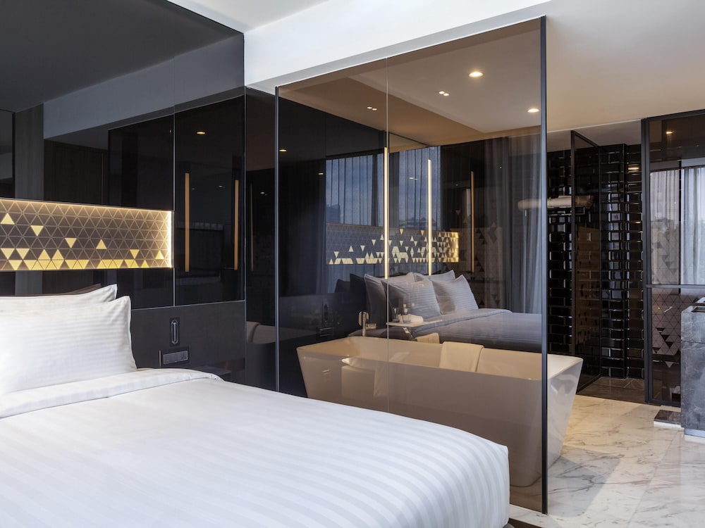 Suite Premier con 1 cama king size del hotel Novotel Singapore On Stevens. Foto 5