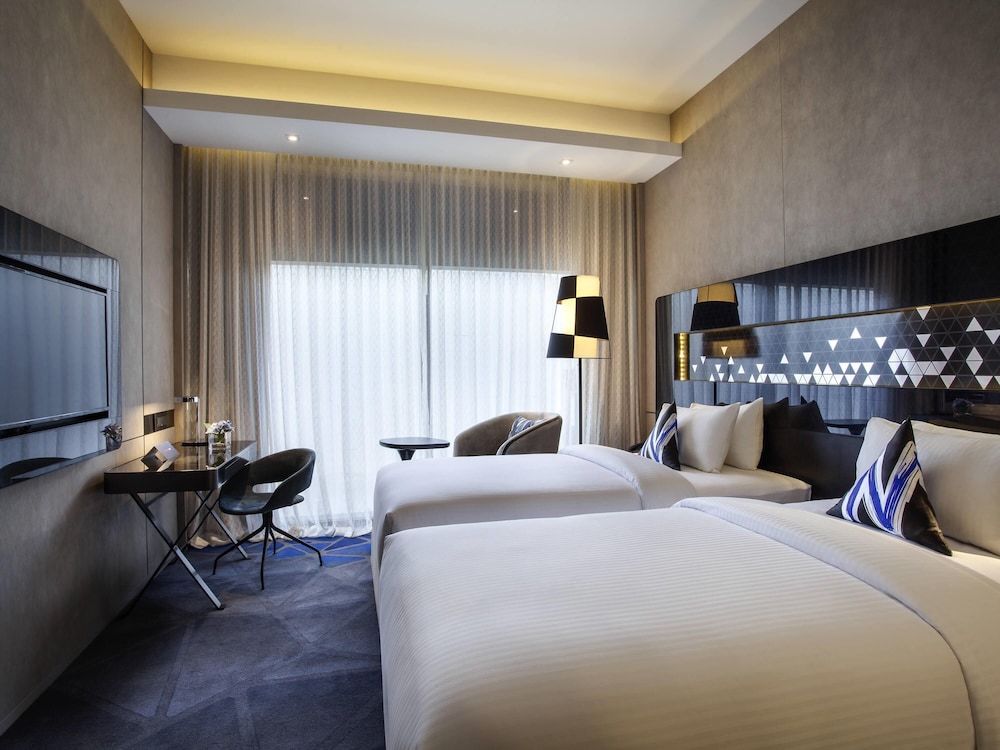 Habitación superior con 2 camas individuales del hotel Novotel Singapore On Stevens. Foto 4