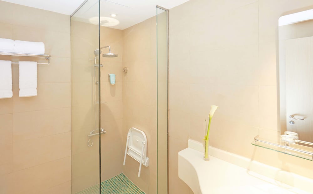 HABITACIÓN ESTÁNDAR CON CAMAS INDIVIDUALES Y SOFÁ del hotel Ibis Styles Makkah. Foto 8