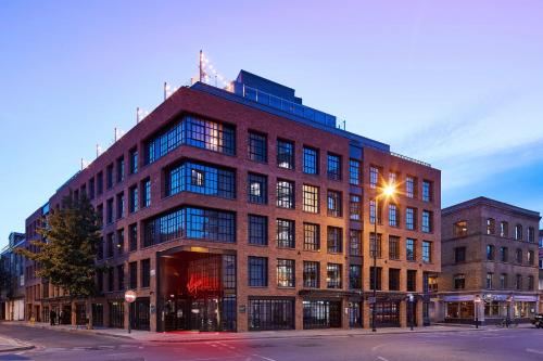Suite Junior con terraza del hotel Virgin Hotels London - Shoreditch. Foto 1