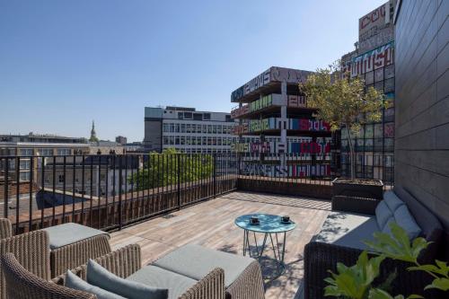 Suite Junior con terraza del hotel Virgin Hotels London - Shoreditch. Foto 2