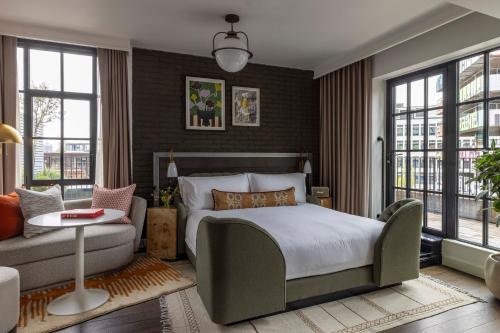 Suite Junior con terraza del hotel Virgin Hotels London - Shoreditch. Foto 6