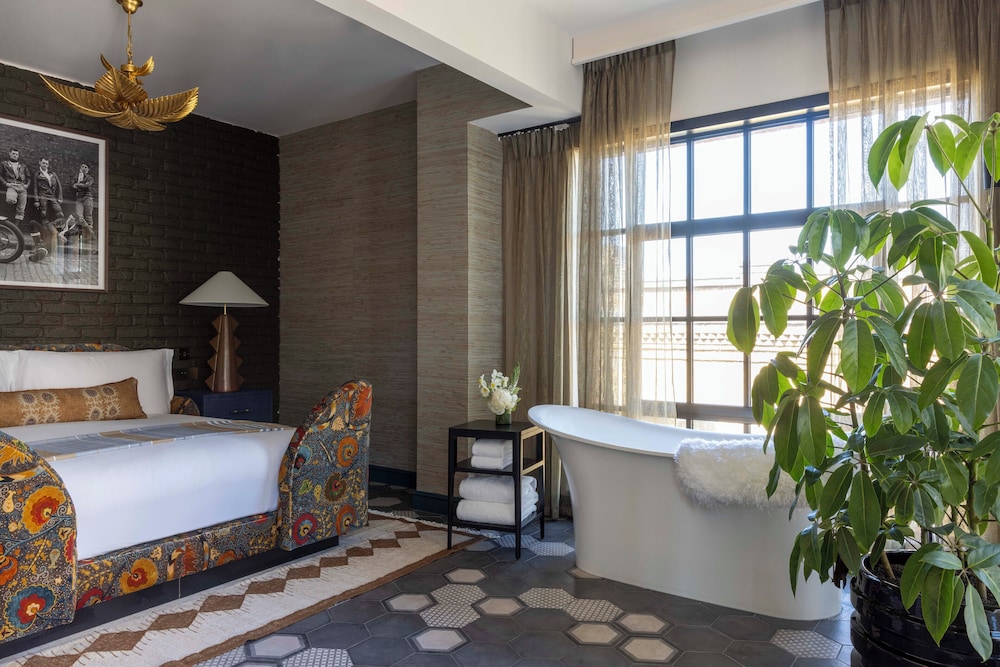 Suite, varias camas del hotel Virgin Hotels London - Shoreditch. Foto 1