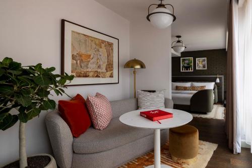 Suite Junior con terraza del hotel Virgin Hotels London - Shoreditch. Foto 7