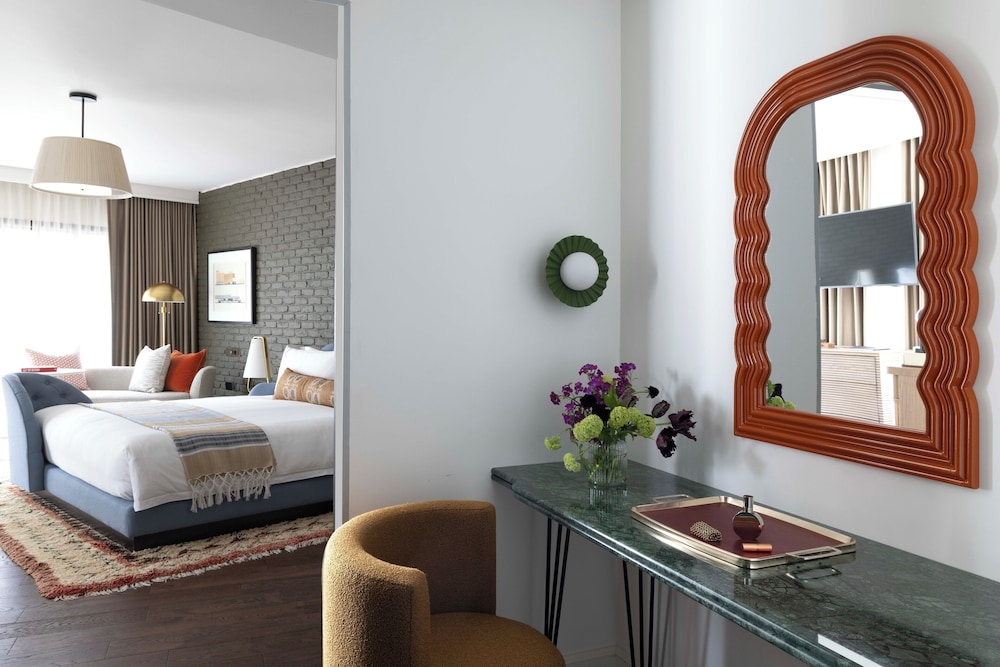 Suite junior, accesible para personas con discapacidad (Grand Chamber) del hotel Virgin Hotels London - Shoreditch. Foto 2
