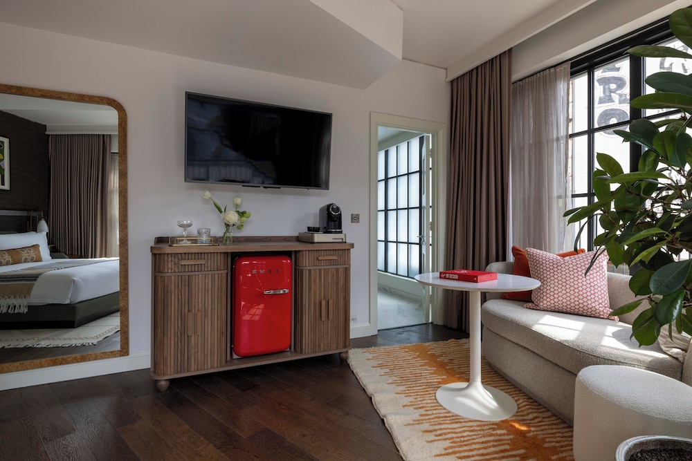 Suite junior, terraza (Grand Chamber) del hotel Virgin Hotels London - Shoreditch. Foto 5