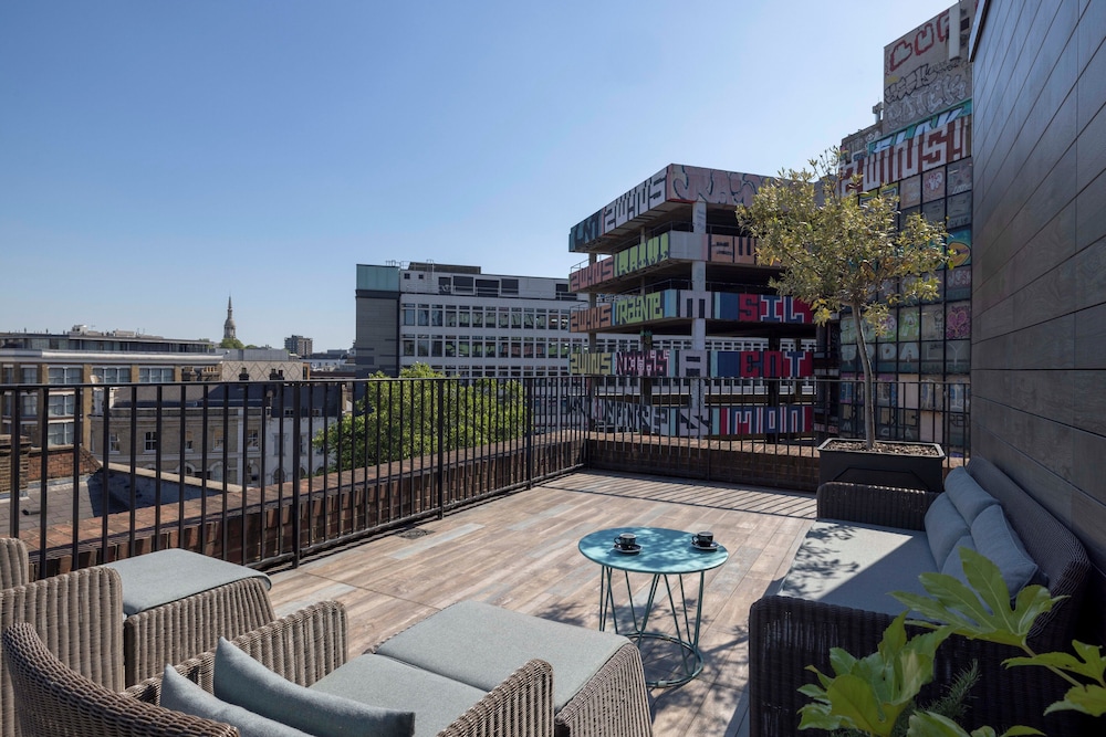 Suite junior, terraza (Grand Chamber) del hotel Virgin Hotels London - Shoreditch. Foto 7