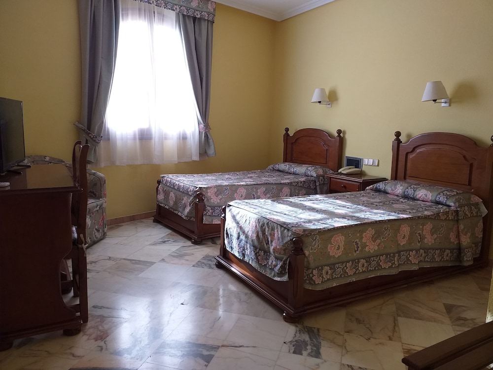 Habitación con 2 camas individuales del hotel Anfiteatro Romano. Foto 1