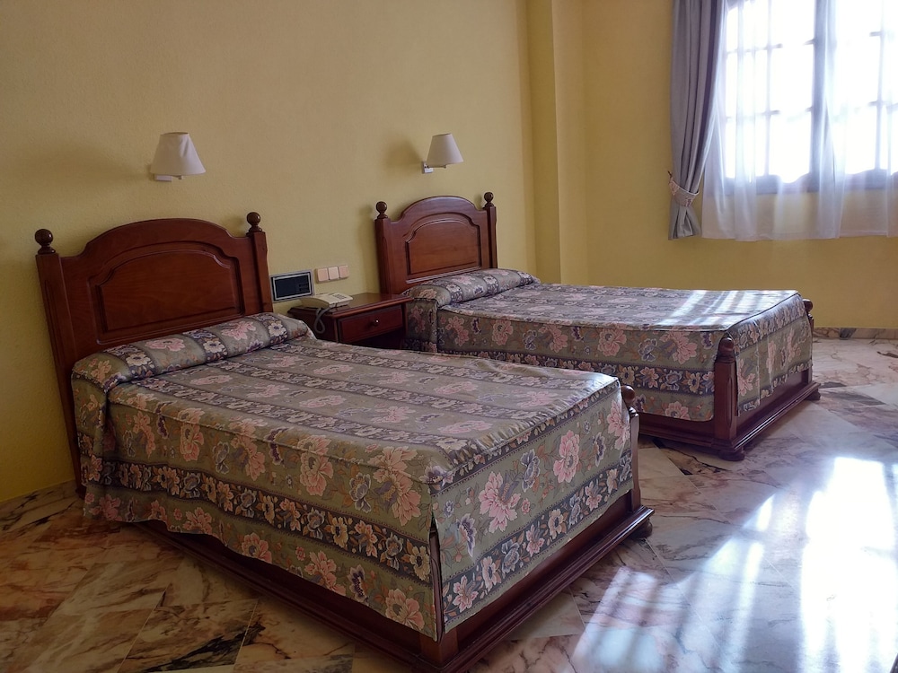Habitación con 2 camas individuales del hotel Anfiteatro Romano. Foto 3