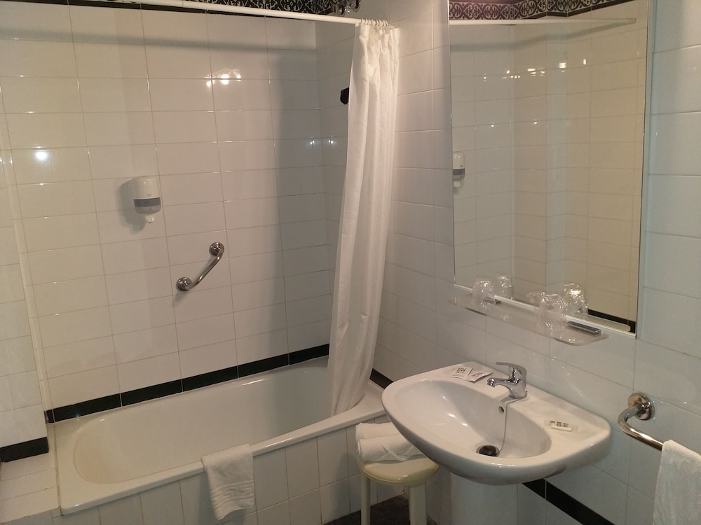 Habitación con 2 camas individuales del hotel Anfiteatro Romano. Foto 5