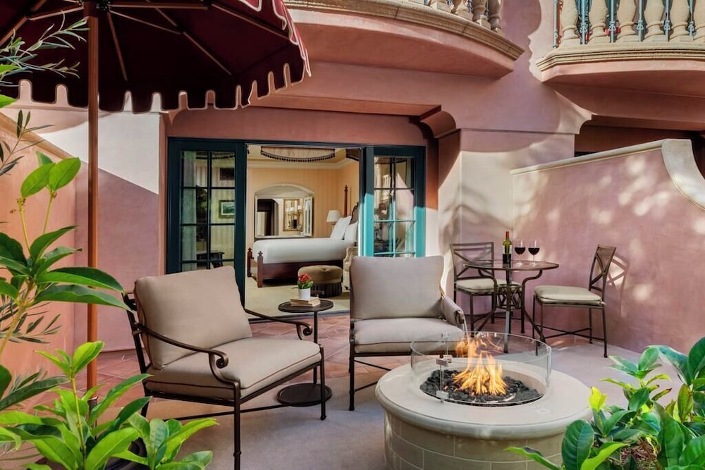 Deluxe Veranda Fireside, 1 cama King del hotel Fairmont Grand Del Mar. Foto 3