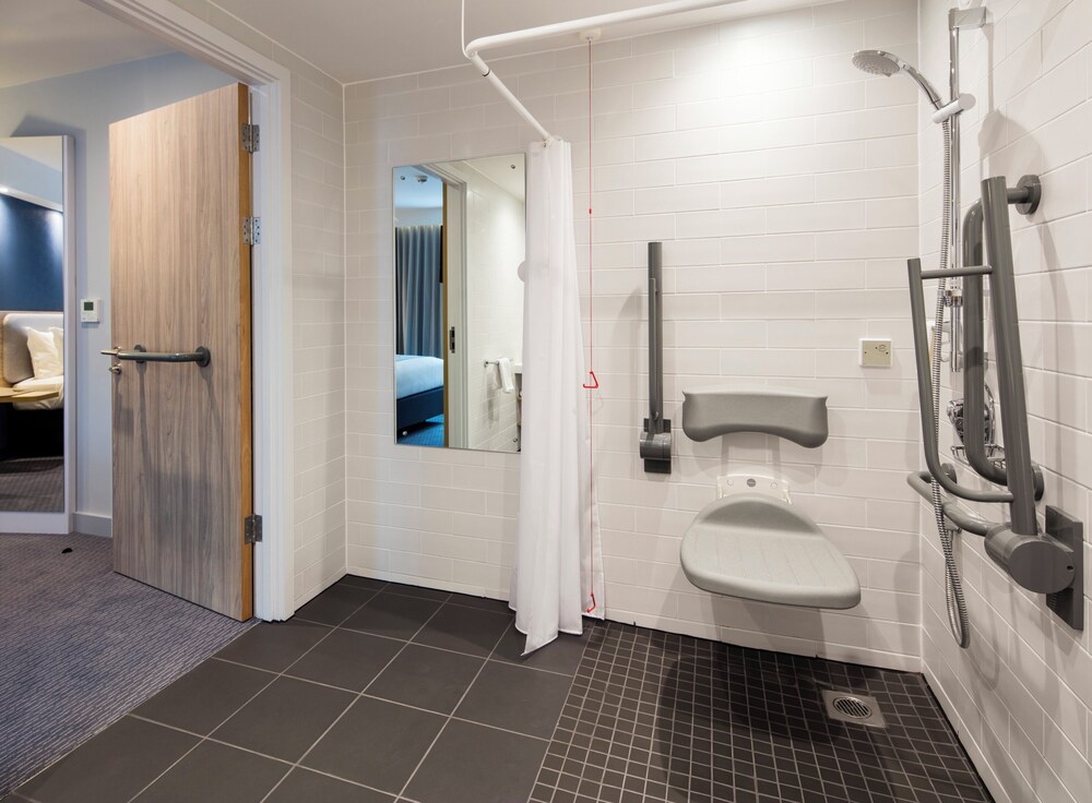 Habitación estándar, 1 cama doble, accesible para personas con discapacidad del hotel Holiday Inn Express Dublin City Centre, An Ihg. Foto 5