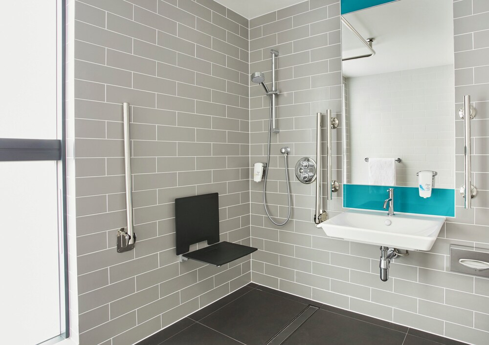 Habitación estándar, 1 cama doble, accesible para personas con discapacidad del hotel Holiday Inn Express Dublin City Centre, An Ihg. Foto 8