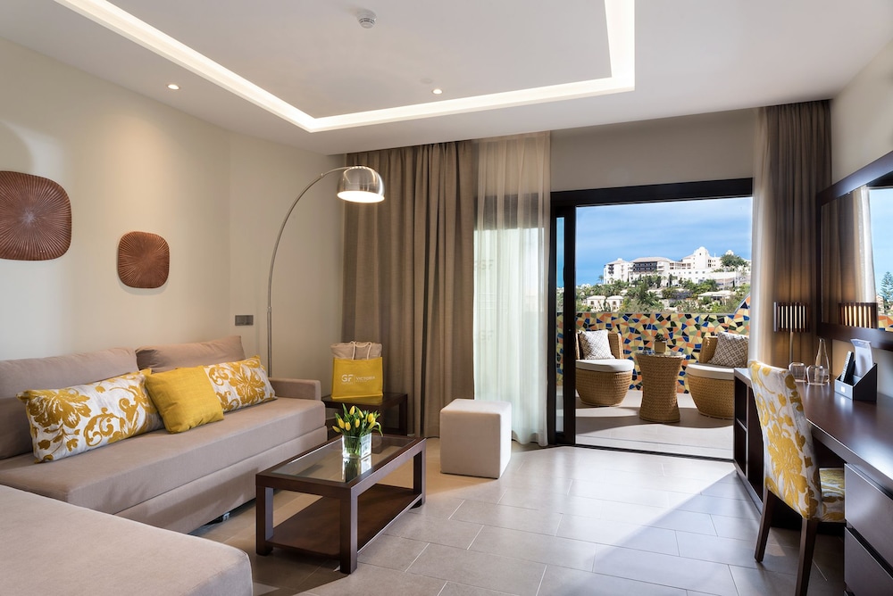 Suite Premium del hotel GF Victoria. Foto 3