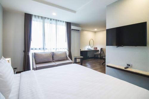 Habitación Superior con cama extragrande del hotel Surestay Plus By Best Western Sukhumvit 2
