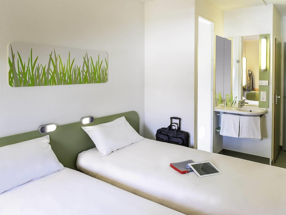 Habitación doble con dos camas individuales de 80x200 cm del hotel Ibis Budget Basel City
